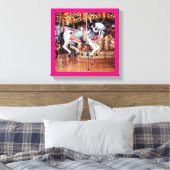ピンクの回転木馬メリーウマがゴーラウンド キャンバスプリント (インサイチュ (寝室))