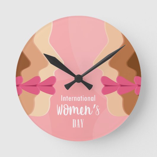 ピンクの国際的女性の日 ラウンド壁時計 (正面)