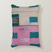 ピンクの壁に黒い屋外用ス絵を描コンス アクセントクッション (正面(垂直))