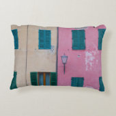 ピンクの壁に黒い屋外用ス絵を描コンス アクセントクッション (裏面)