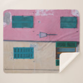 ピンクの壁に黒い屋外用ス絵を描コンス シェルパブランケット (正面(横))