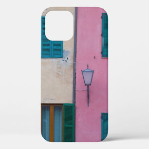 ピンクの壁に黒い屋外用ス絵を描コンス iPhone 12ケース