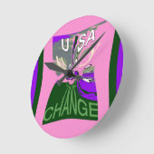 ピンクの変更ヒラリー米国私達は一緒により強いです ラウンド壁時計 (傾斜)