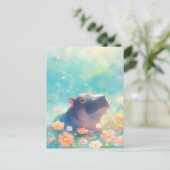 ピンクの夏の野の花の池で泳ぐ青いカバ ポストカード (スタンド正面)