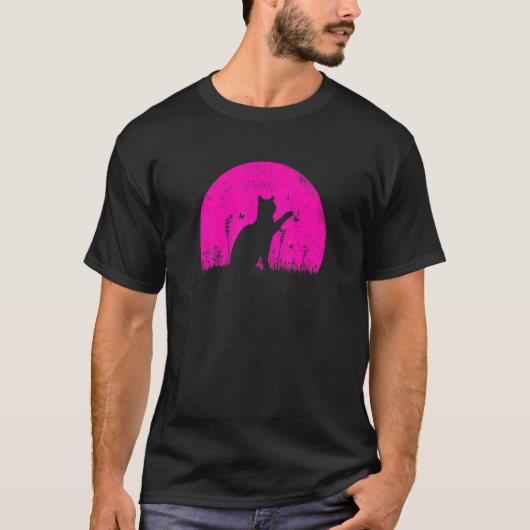 ピンクの夕焼けの蝶と猫 Tシャツ (正面)