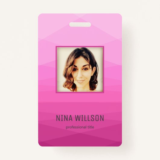 ピンクの多角形のフォトビジネスID バッジ (正面)