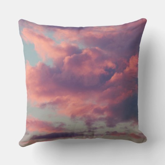 ピンクの夢のような美しい夕日の雲 クッション (裏面)