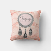 ピンクの大理石にグレーのドリームキャッチャーパーソナライズされた クッション (正面)
