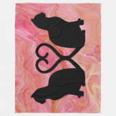 ピンクの大理石に2匹の猫のハート尾 フリースブランケット (正面)