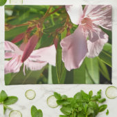 ピンクの夾竹桃の花のキッチンタオル　植物園 キッチンタオル (折り畳み)