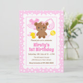 ピンクの女の子のテディベアの服 誕生日の招待状 招待状 (スタンド正面)