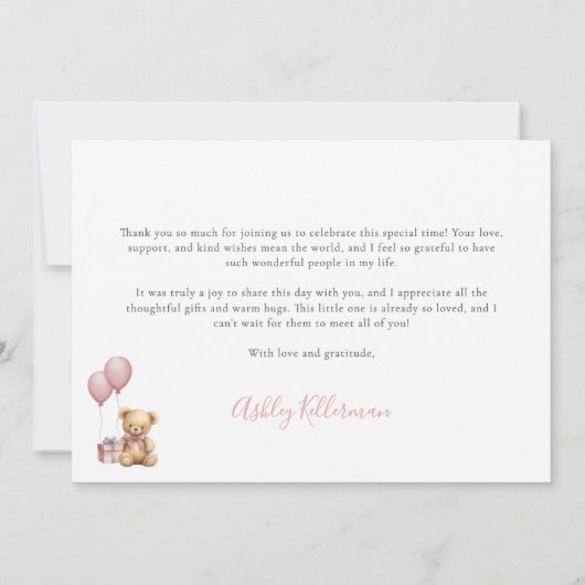 ピンクの女の子の赤ちゃんシャワーを待つことができる サンキューカード (裏面)
