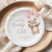 ピンクの女の子の赤ちゃんシャワーを待つことができる ペーパープレート