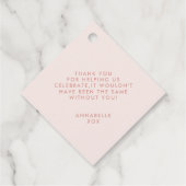 ピンクの女の子らしいモダンなコックテイルスクリプトのブライズシャワー フェイバータグ (裏面)