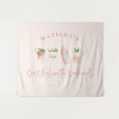 ピンクの女の子らしいモダンなドリンク バチェロレッテウィークエンド タペストリー (正面(横))