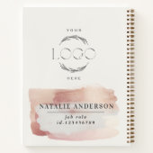 ピンクの女の子らしいローズゴールドのモダンでスタイリッシュなロゴ ノートブック (裏面)