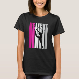ピンクの女の子バトンの女信じの女のスポ Tシャツ