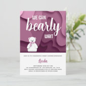 ピンクの女の子 ウェ・キャン・ベアリー・ウェイト ベイビーシャワー 招待状 (スタンド正面)