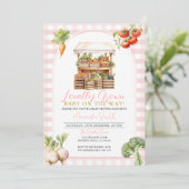 ピンクの女の子 地元で育てた新鮮な市場 ベビーシャワー 招待状 (スタンド正面)