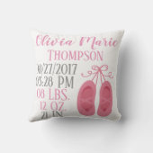 ピンクの女の赤ちゃんのバレリーナはバレエダンサーの誕生に蹄鉄を打ちます クッション (裏面)