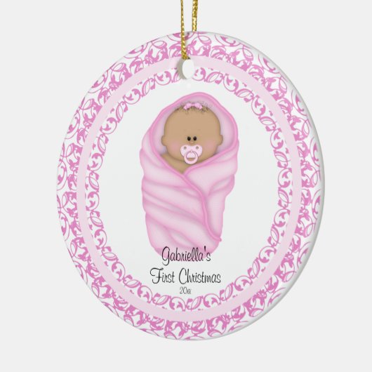 ピンクの女の赤ちゃんのベビーの初めてのクリスマスのオーナメント セラミックオーナメント (左)