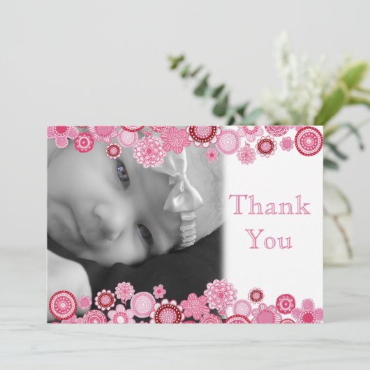 ピンクの女の赤ちゃんの写真のサンキューカードでかわいらしい サンキューカード (スタンド正面)