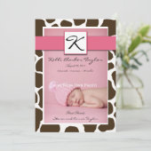 ピンクの女の赤ちゃんの誕生の発表のキリンパターン 案内状 (スタンド正面)