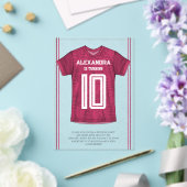ピンクの女子サッカージャージー誕生日パーティー アクリル招待状 (インサイチュ (ウェディング))