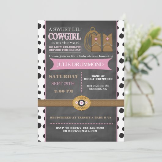 ピンクの女性のカーボーイの黒板のベビーの招待状 招待状 (スタンド正面)