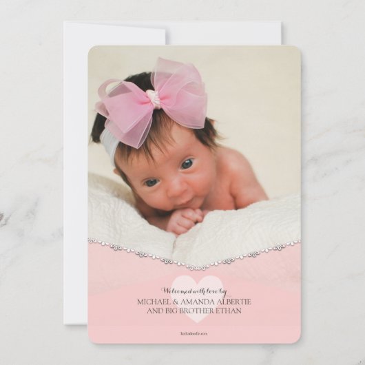 ピンクの子守唄の女の赤ちゃんの写真の誕生の発表 案内状 (裏面)