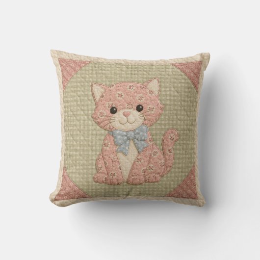 ピンクの子猫キルト クッション (正面)