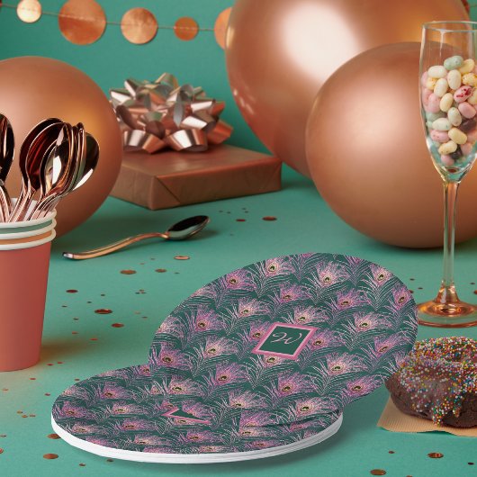 ピンクの孔雀の羽とモノグラムの深いグリーン ペーパープレート
