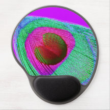 ピンクの孔雀の羽