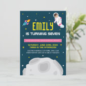 ピンクの宇宙飛行士の女の子の宇宙誕生日招待状 招待状 (スタンド正面)