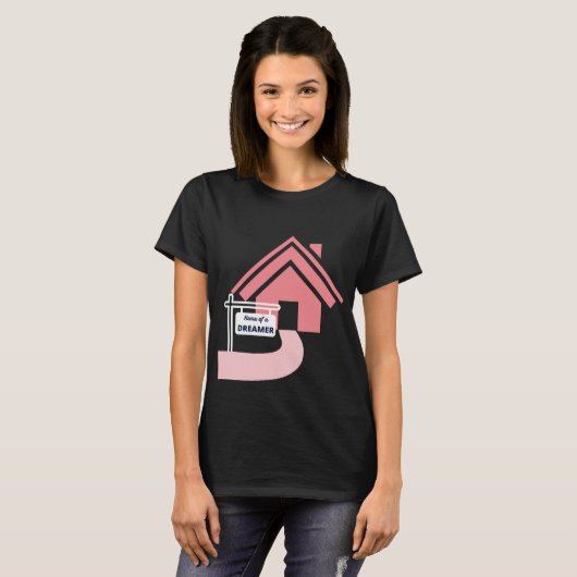 ピンクの家を持つ夢想家のサインデザインの家 Tシャツ (正面フル)