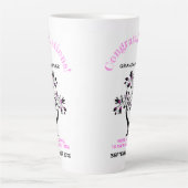 ピンクの家族の木になる祖母のお知らせ カフェラテマグ (正面)