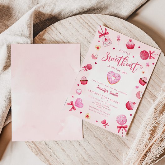 ピンクの小さな恋人が赤ちゃんシャワーの途中にある 招待状