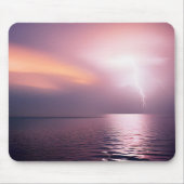 ピンクの嵐の雲と水 マウスパッド (正面)