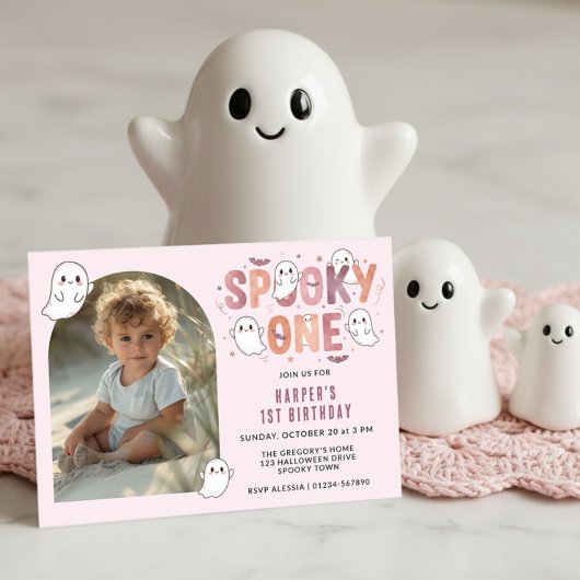 ピンクの幽霊 スプーキー・ワン 1歳の誕生日フォト パステルカラー 招待状