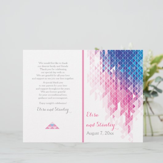 ピンクの幾何学的な三角形モダンの結婚式プログラム (スタンド正面)