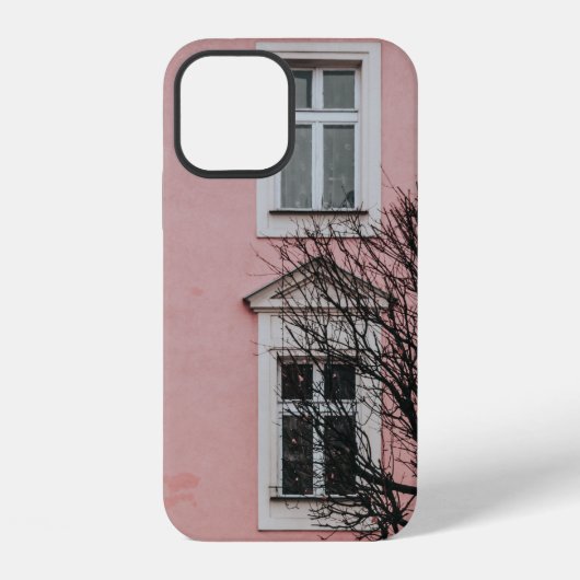ピンクの建物の前の葉のない木 iPhoneケース (裏面)
