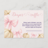 ピンクの弓かぼちゃおむつラッフルカードベビーシャワー エンクロージャーカード (正面)