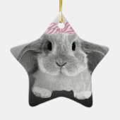 ピンクの弓が付いている愛らしく小さいバニー セラミックオーナメント (裏面)