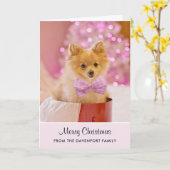 ピンクの弓と木で可愛いクリスマスドッグの写真 カード (黄色い花)