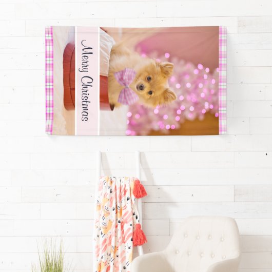 ピンクの弓のクリスマス写真を飾ったかわいい犬 横断幕 (インサイチュ)