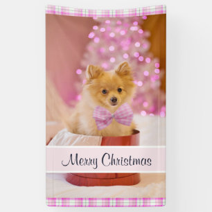 ピンクの弓のクリスマス写真を飾ったかわいい犬 横断幕
