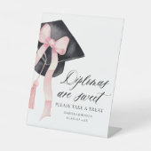 ピンクの弓のグラデーションの卒業証書は甘いトリートメント 台座サイン (正面)