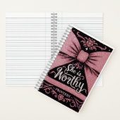 ピンクの弓のジャーナル諺、彼女は価値がある ノートブック (内側)