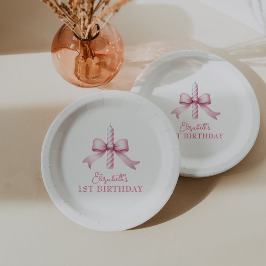 ピンクの弓の女の子が1歳の誕生日を過ごしたい ペーパープレート