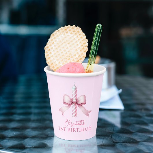 ピンクの弓の女の子が1歳の誕生日を過ごしたい 紙コップ